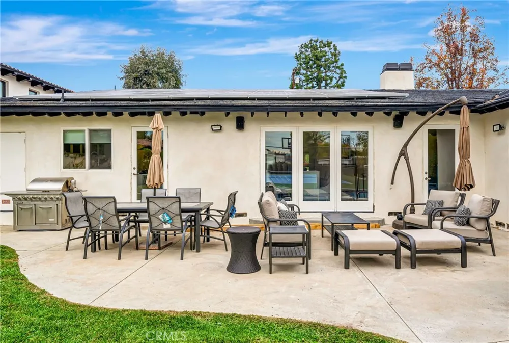22914 Calvert Street Woodland Hills, CA 91367