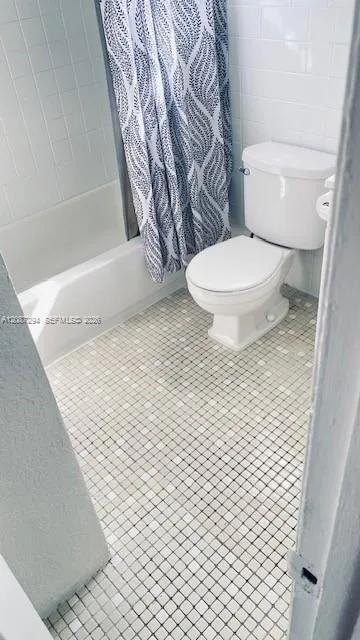 16851 NE 18th Ave #302 North Miami Beach, FL 33162