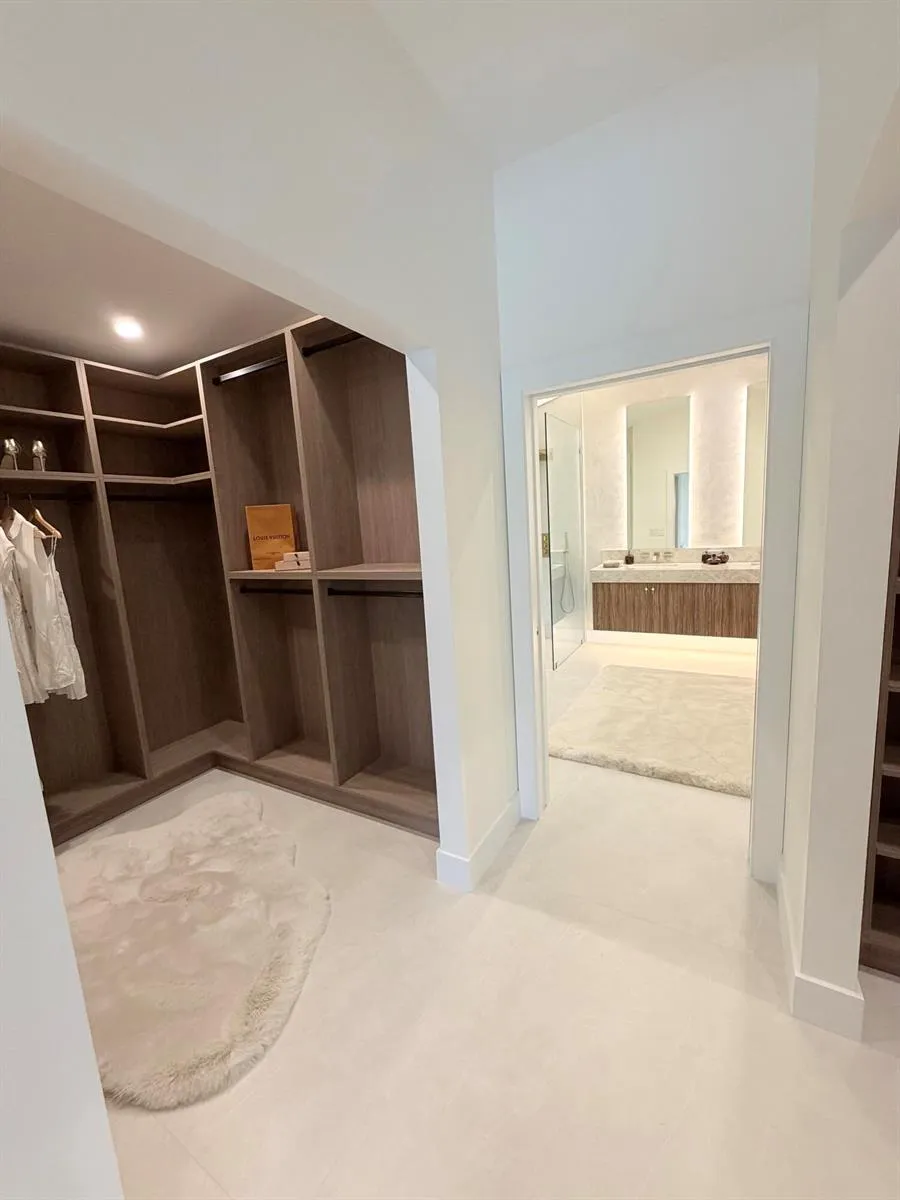 229 GOLFVIEW DRIVE Tequesta, FL 33469