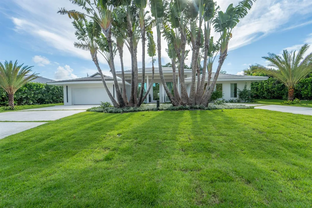 229 GOLFVIEW DRIVE Tequesta, FL 33469