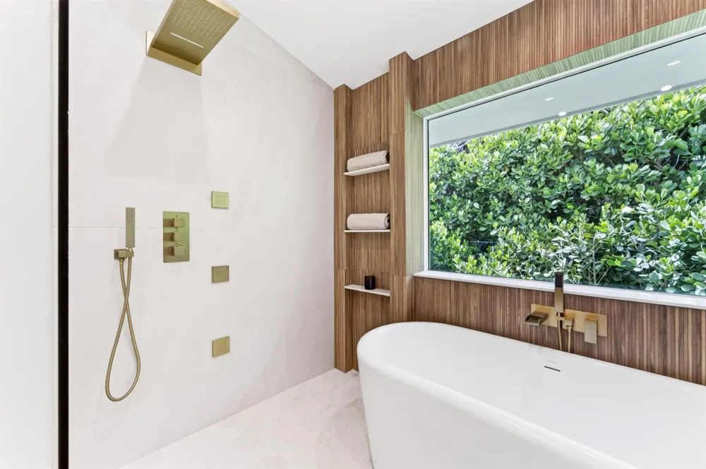 229 GOLFVIEW DRIVE Tequesta, FL 33469
