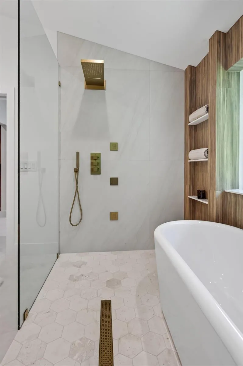 229 GOLFVIEW DRIVE Tequesta, FL 33469
