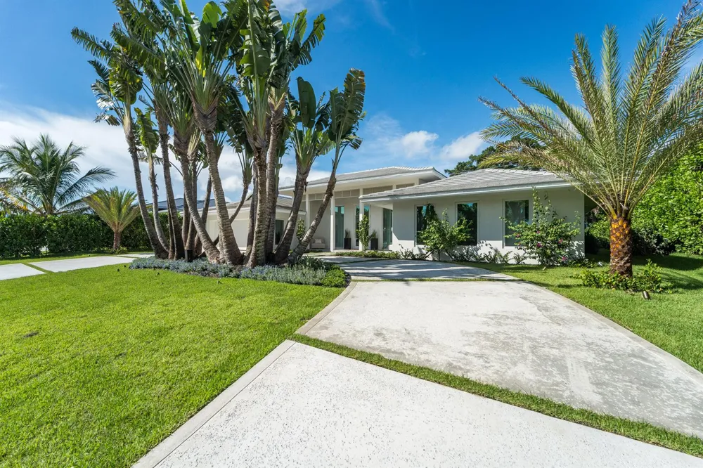 229 GOLFVIEW DRIVE Tequesta, FL 33469