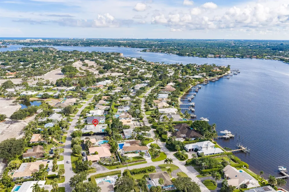 229 GOLFVIEW DRIVE Tequesta, FL 33469