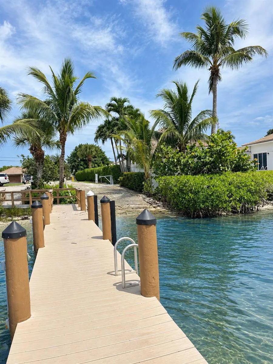 229 GOLFVIEW DRIVE Tequesta, FL 33469