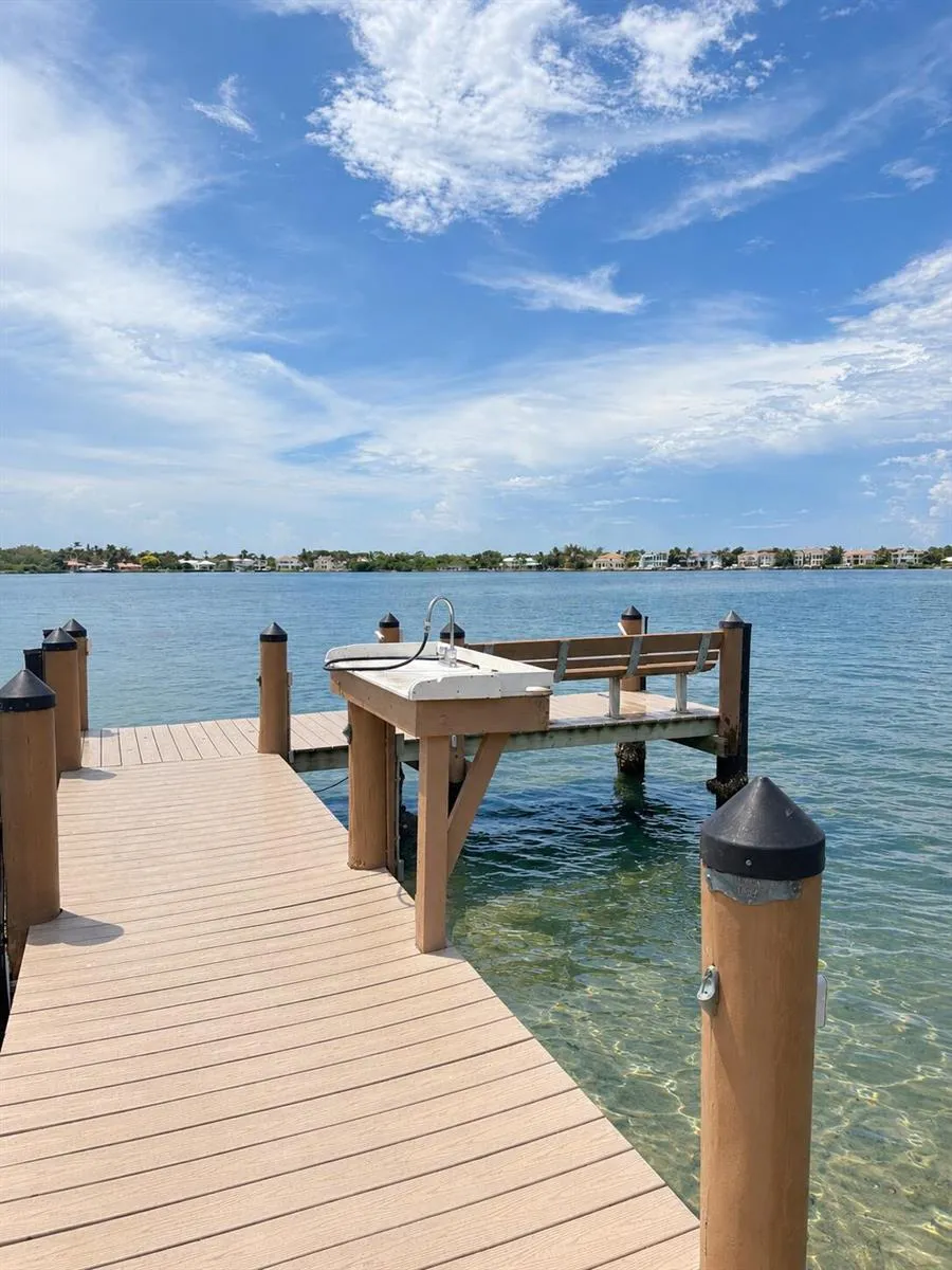 229 GOLFVIEW DRIVE Tequesta, FL 33469