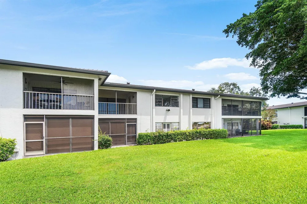 15 SOUTHPORT LANE #D Boynton Beach, FL 33436