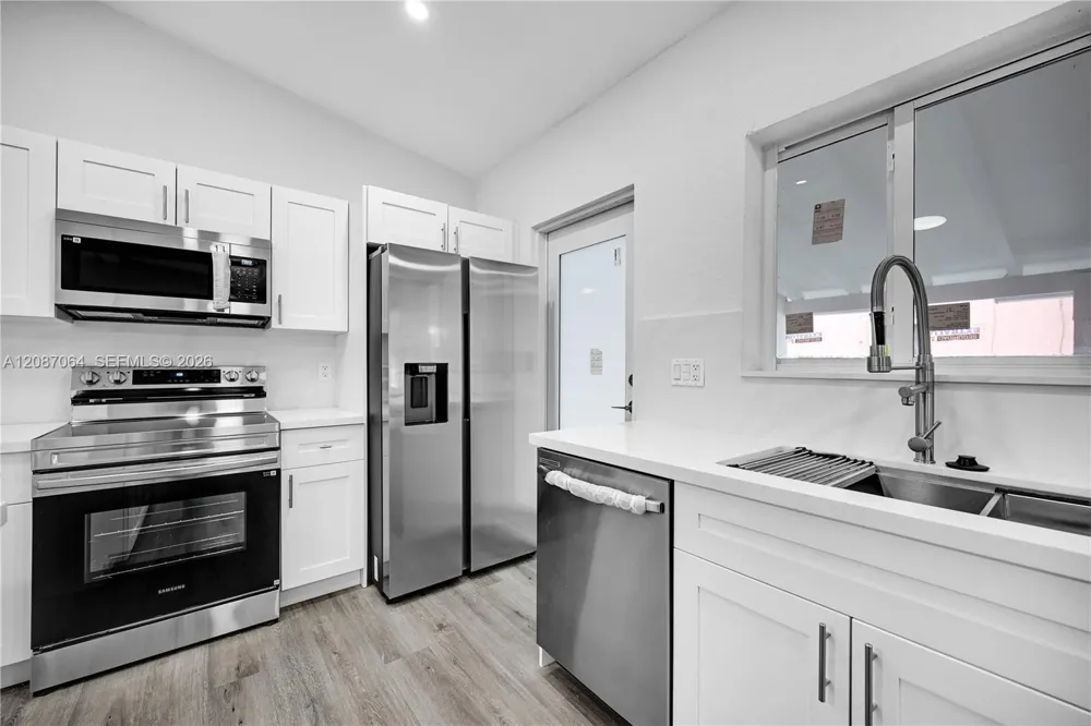 1018 NE 7th St Hallandale Beach, FL 33009