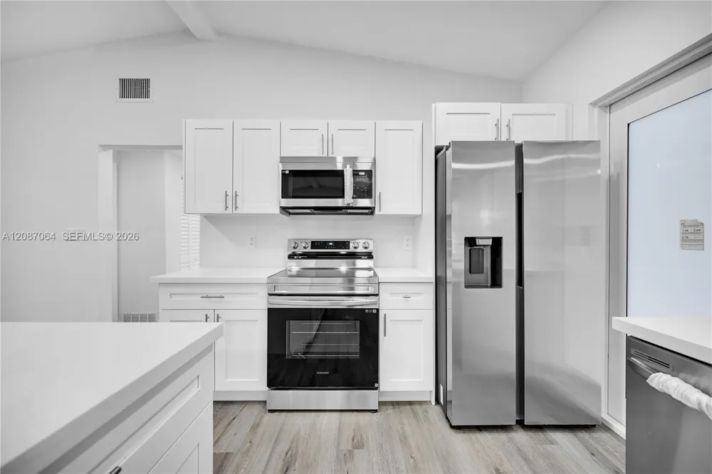 1018 NE 7th St Hallandale Beach, FL 33009