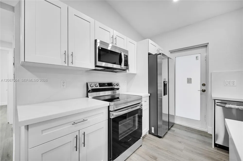 1018 NE 7th St Hallandale Beach, FL 33009