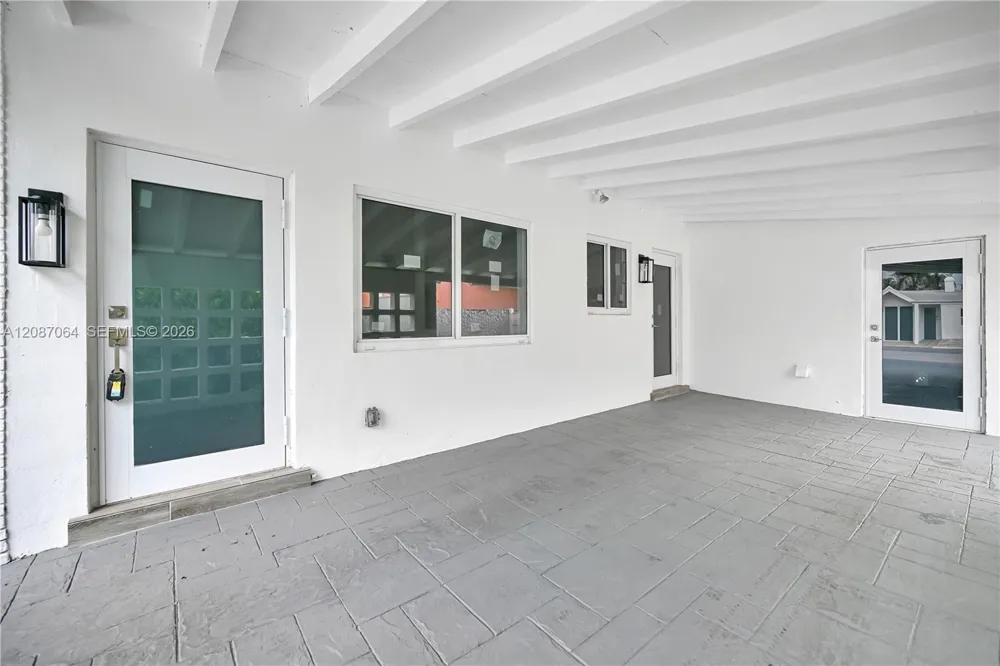 1018 NE 7th St Hallandale Beach, FL 33009