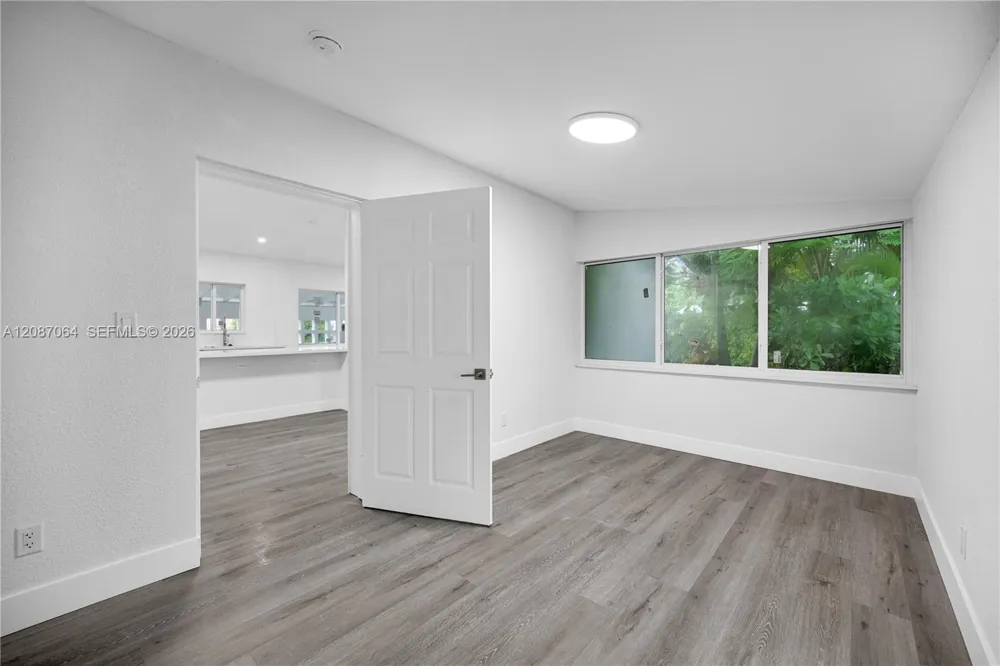1018 NE 7th St Hallandale Beach, FL 33009