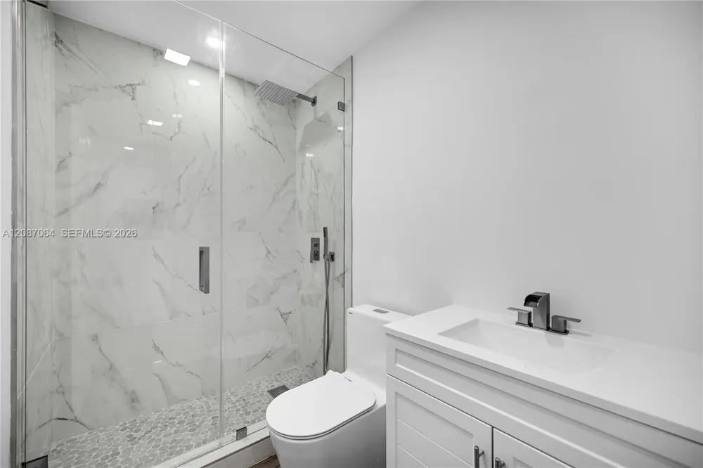 1018 NE 7th St Hallandale Beach, FL 33009