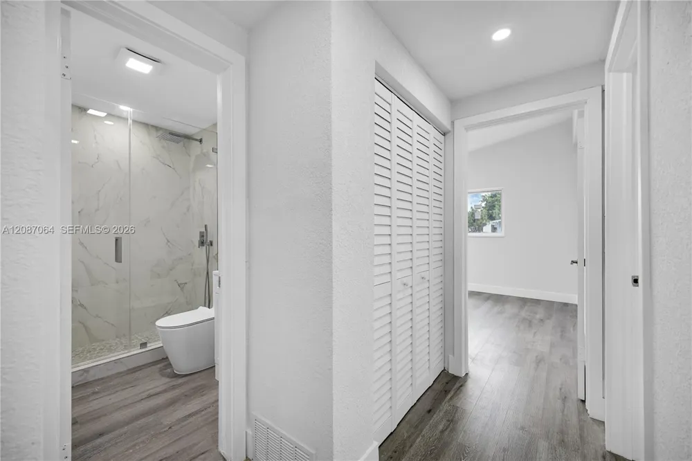 1018 NE 7th St Hallandale Beach, FL 33009