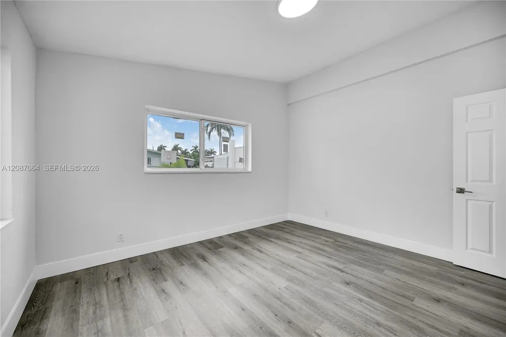 1018 NE 7th St Hallandale Beach, FL 33009