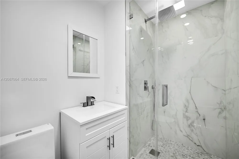 1018 NE 7th St Hallandale Beach, FL 33009