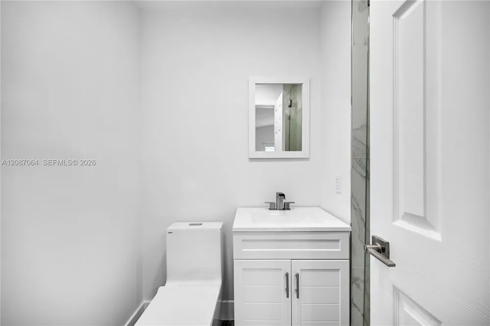 1018 NE 7th St Hallandale Beach, FL 33009