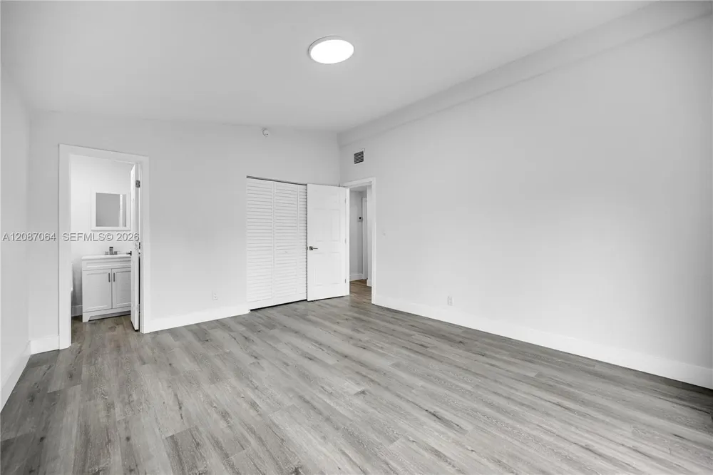 1018 NE 7th St Hallandale Beach, FL 33009