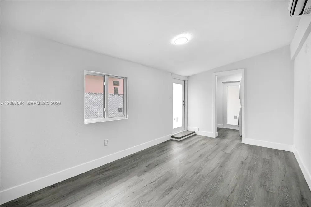 1018 NE 7th St Hallandale Beach, FL 33009