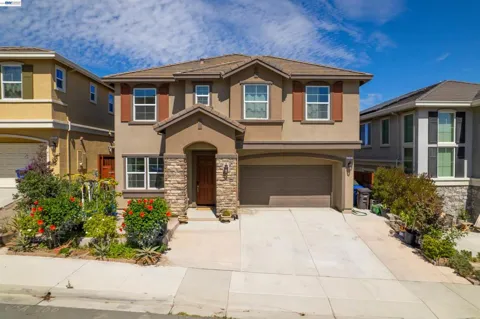 2737 Rio Seco Dr