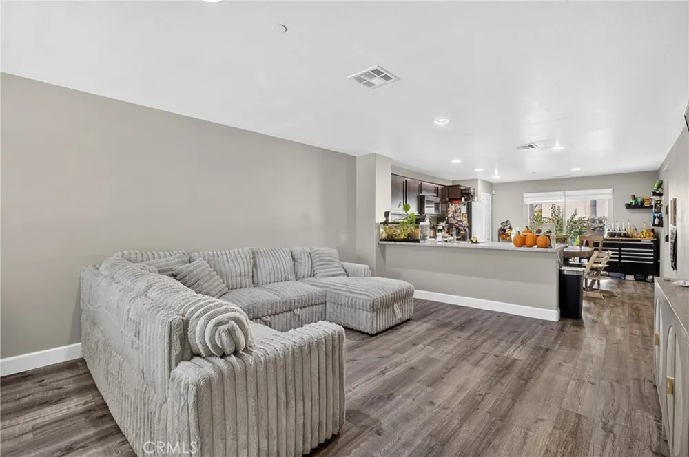 7014 Alderwood Fontana, CA 92336