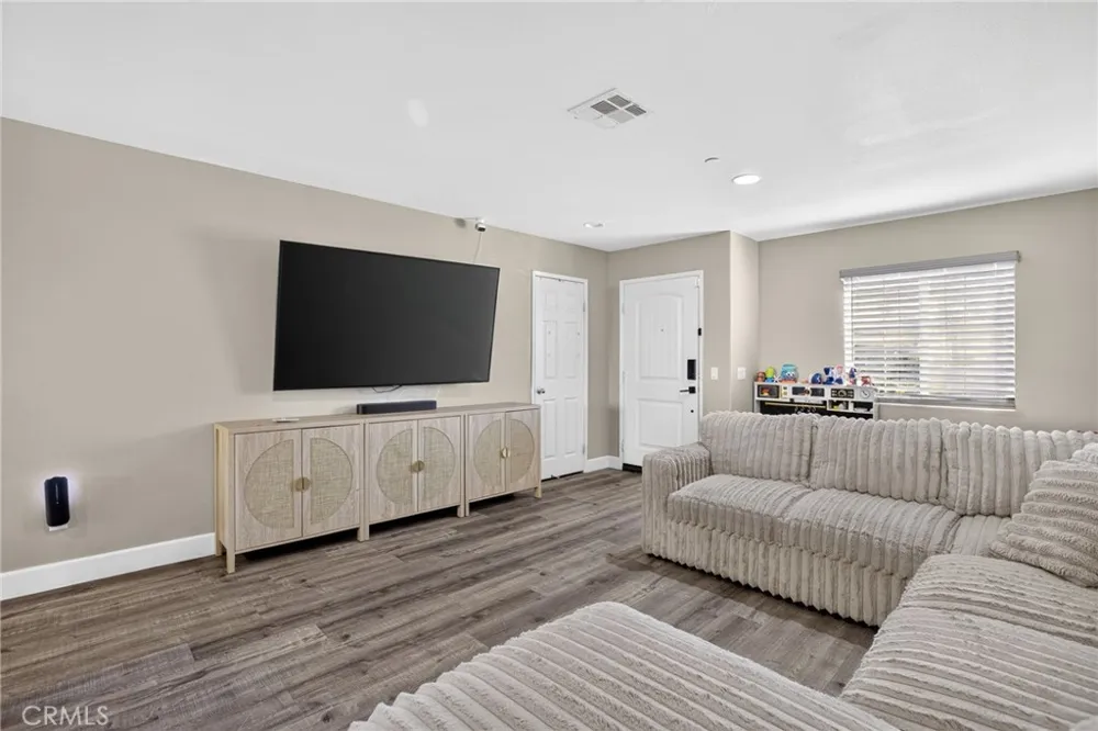 7014 Alderwood Fontana, CA 92336