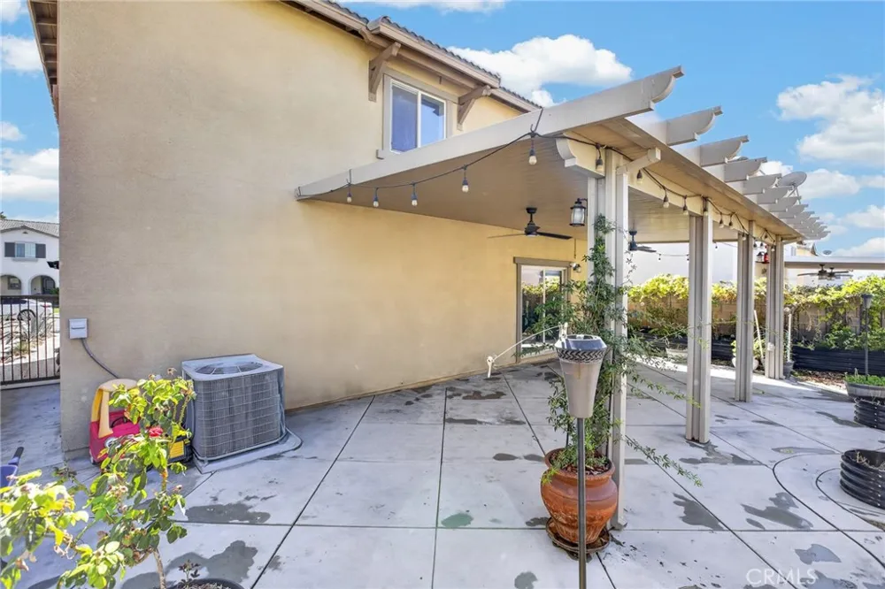 7014 Alderwood Fontana, CA 92336