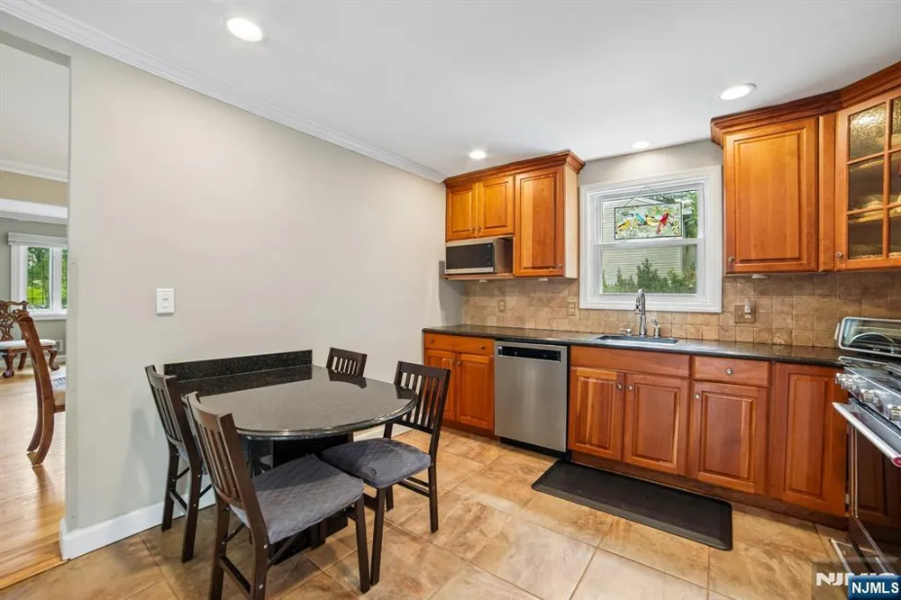 41 Forest Terrace Wayne, NJ 07470