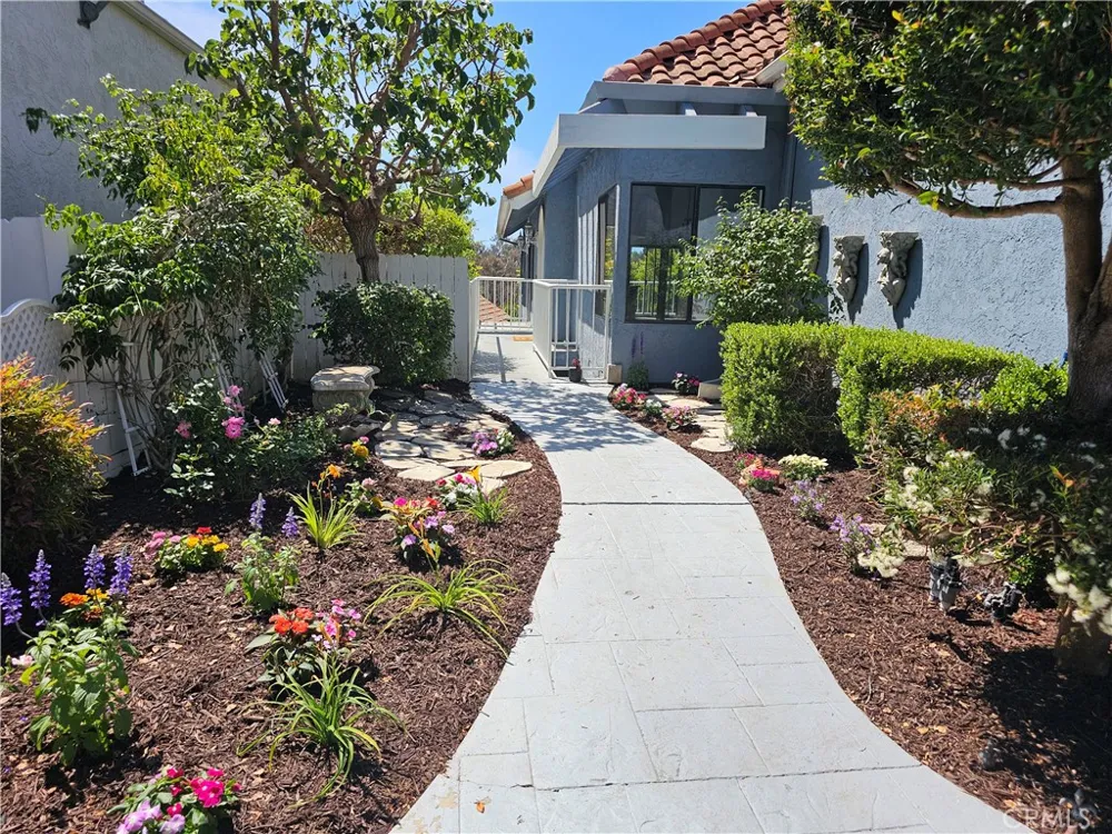 2825 Forest View Way Carlsbad, CA 92008