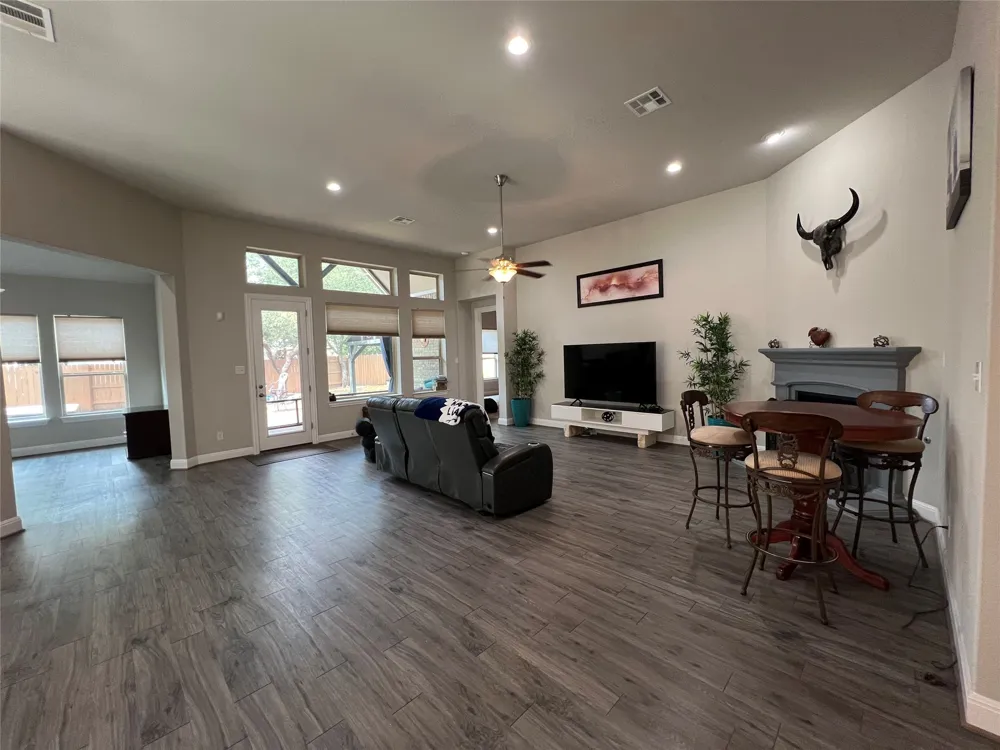 1709 Hollowback Drive Leander, TX 78641