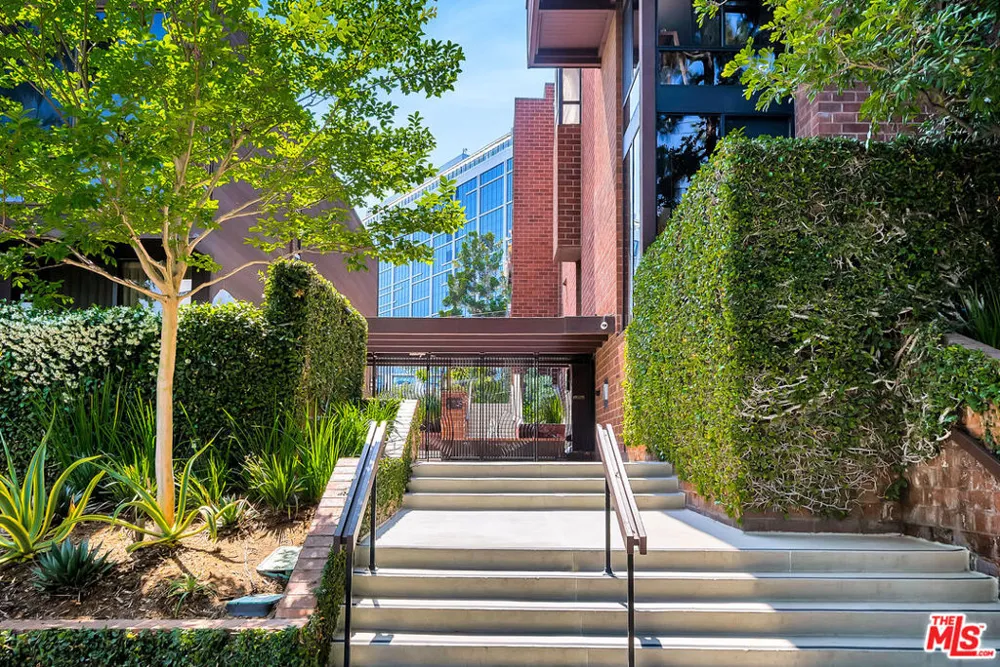 1033 Carol Drive #305 West Hollywood, CA 90069