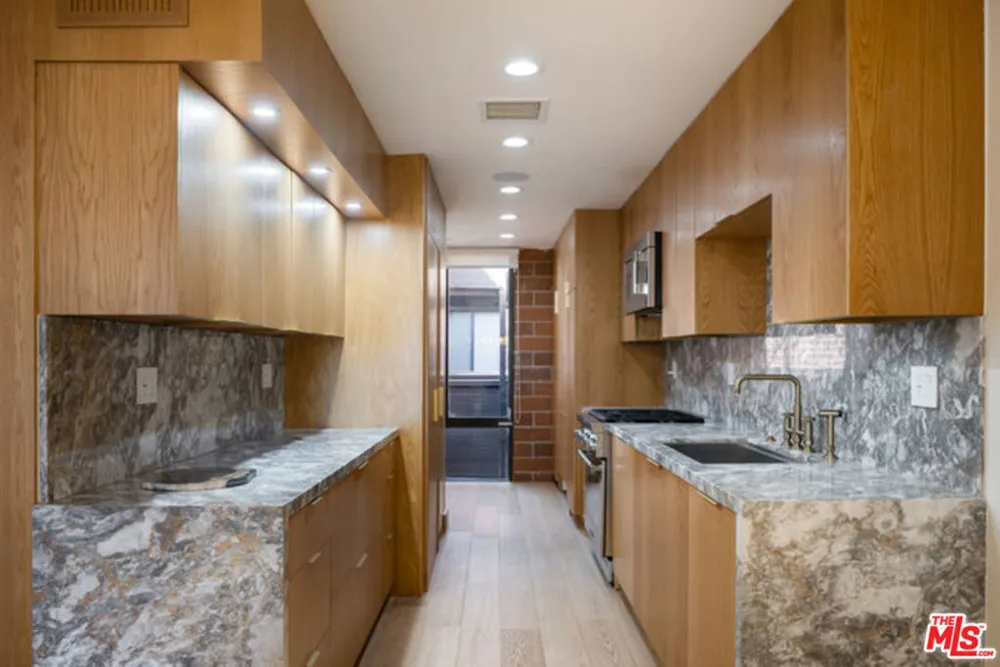 1033 Carol Drive #305 West Hollywood, CA 90069
