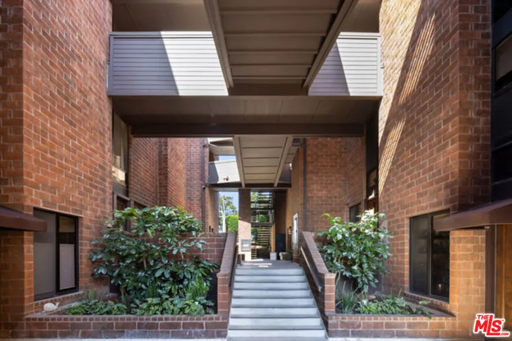 1033 Carol Drive #305 West Hollywood, CA 90069