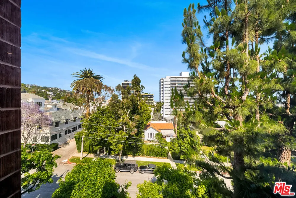 1033 Carol Drive #305 West Hollywood, CA 90069