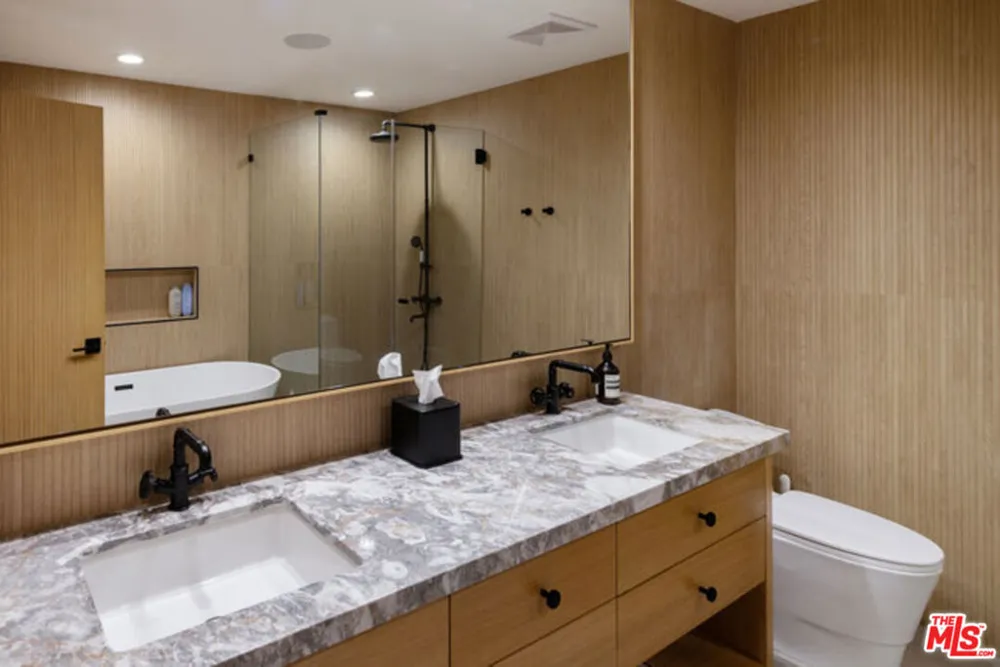 1033 Carol Drive #305 West Hollywood, CA 90069