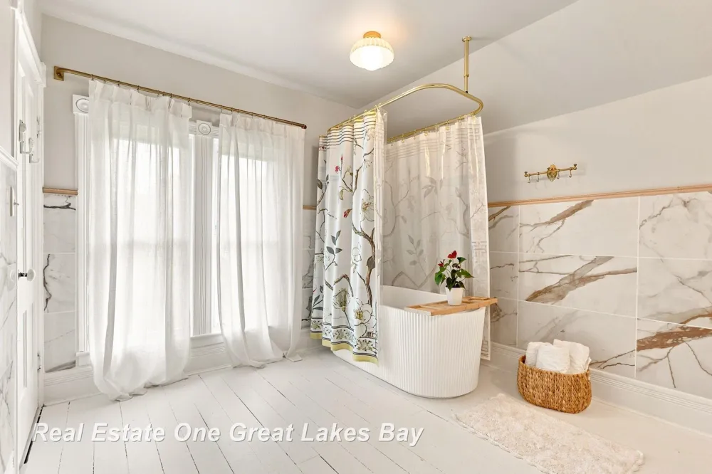127 E North Street Ithaca City, MI 48847