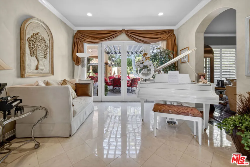 5481 Collingwood Circle Calabasas, CA 91302