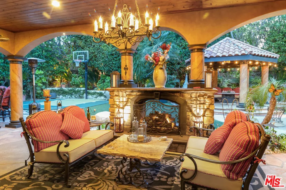 5481 Collingwood Circle Calabasas, CA 91302