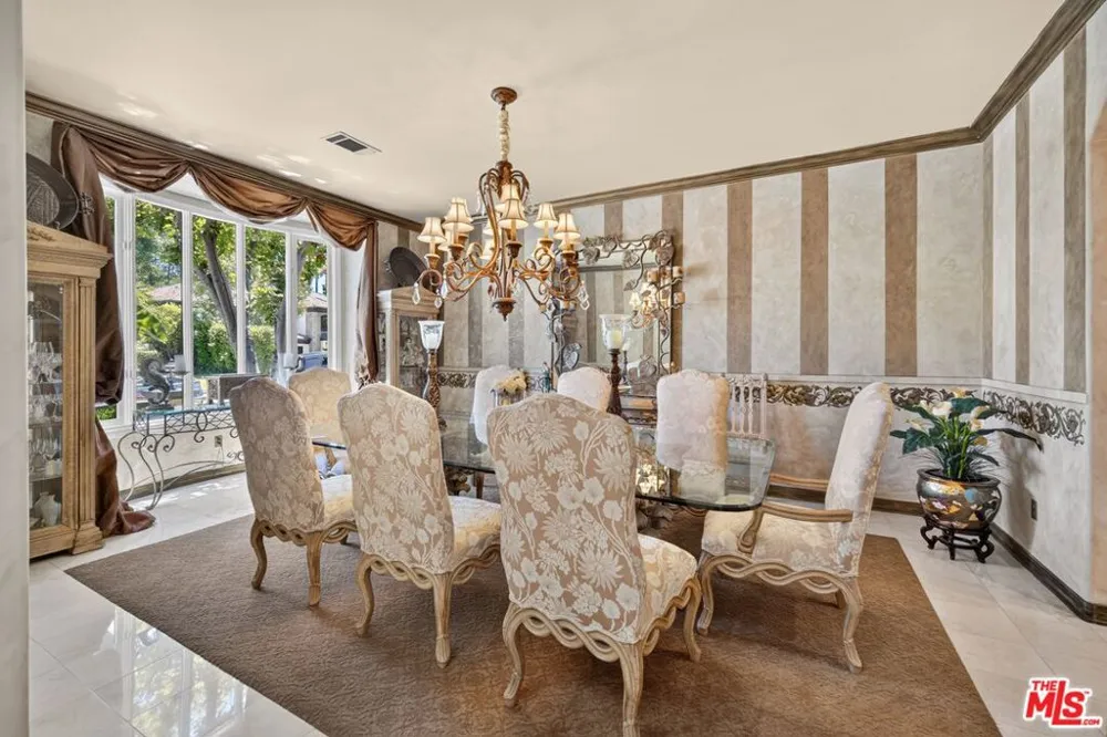 5481 Collingwood Circle Calabasas, CA 91302
