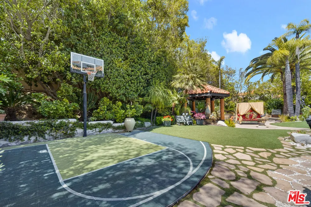 5481 Collingwood Circle Calabasas, CA 91302