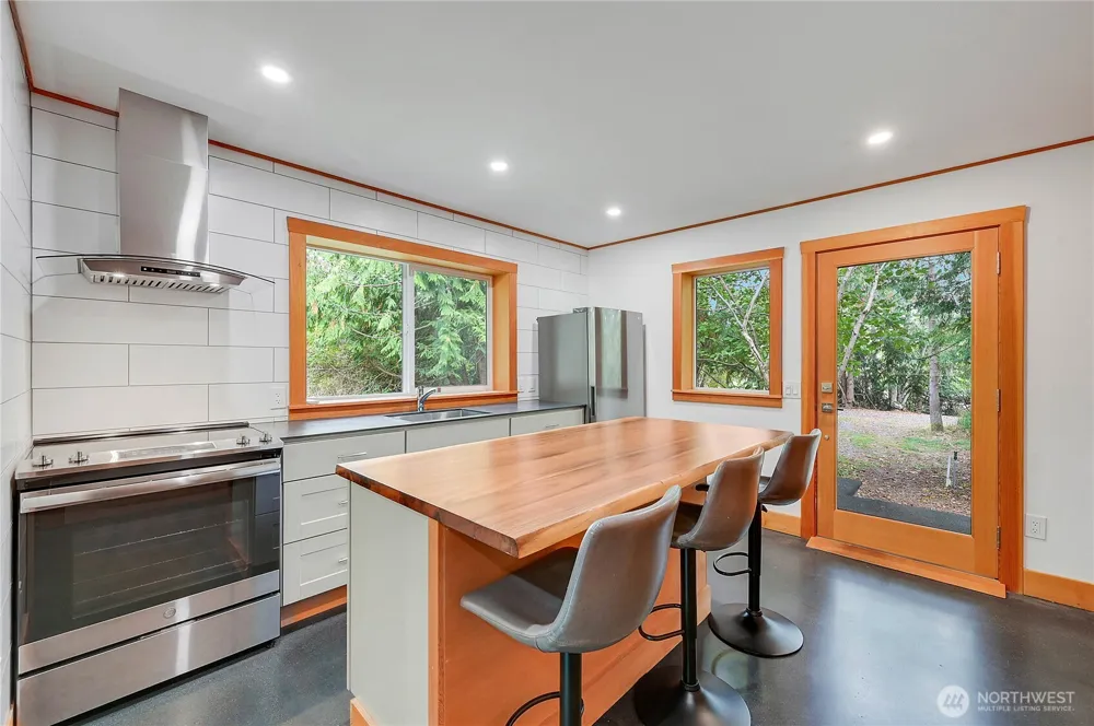 1697 E Marrowstone Nordland, WA 98358