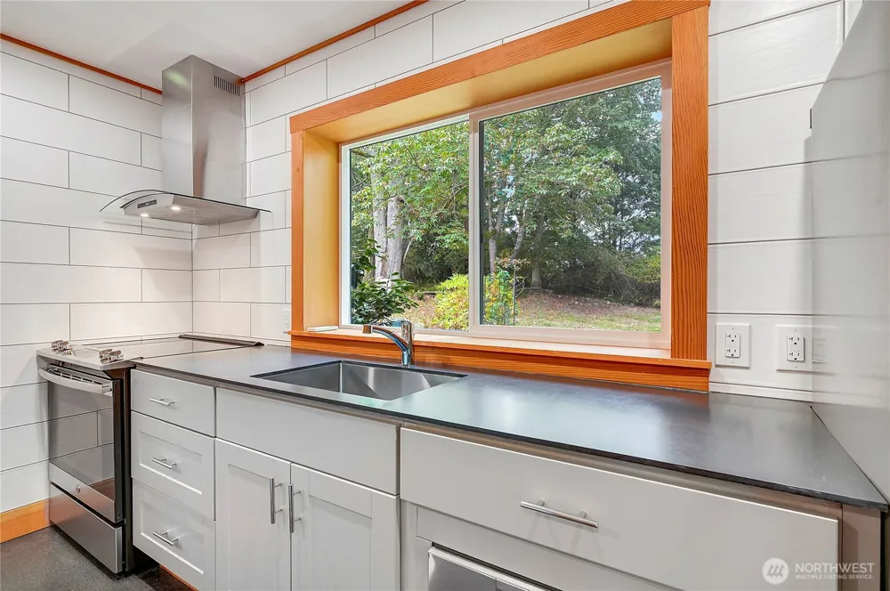 1697 E Marrowstone Nordland, WA 98358