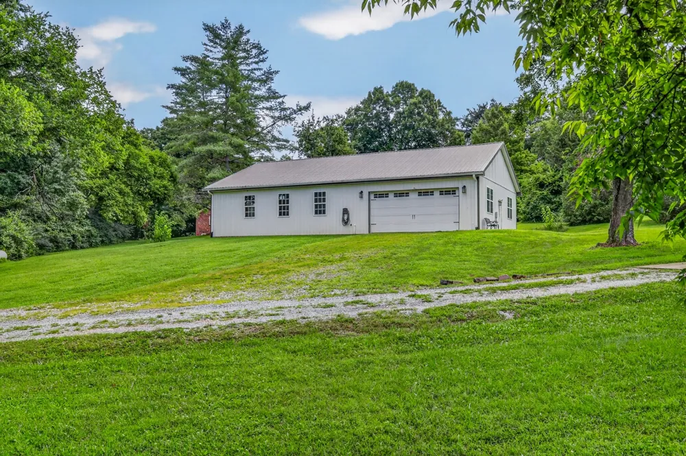 1089 Old Williamsport Pike Columbia, TN 38401