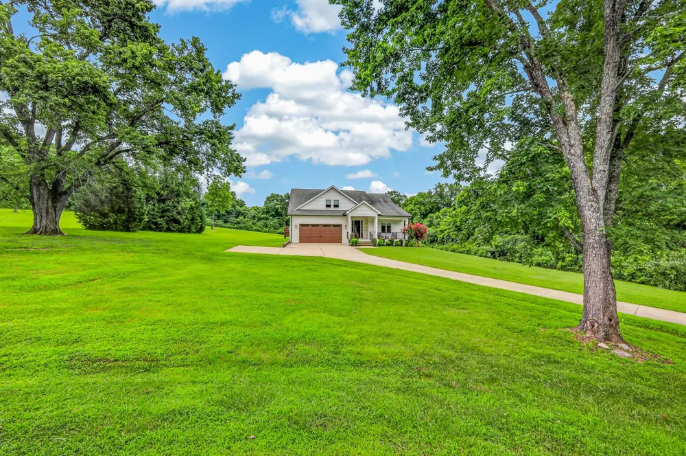 1089 Old Williamsport Pike Columbia, TN 38401
