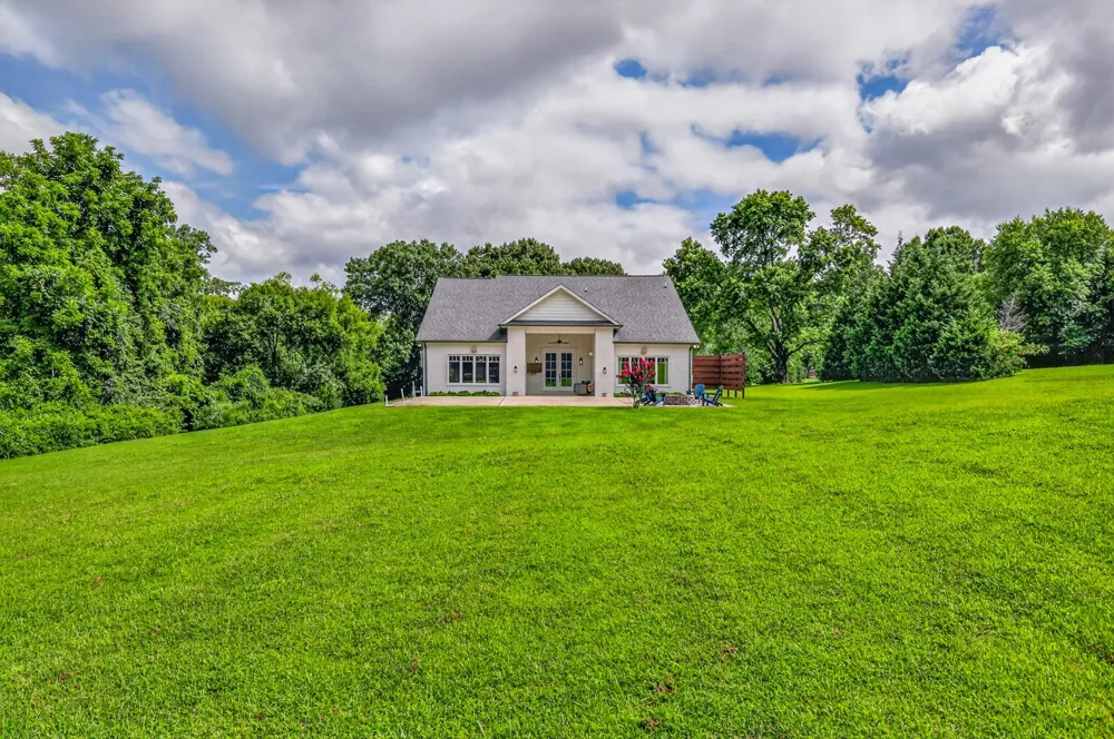 1089 Old Williamsport Pike Columbia, TN 38401