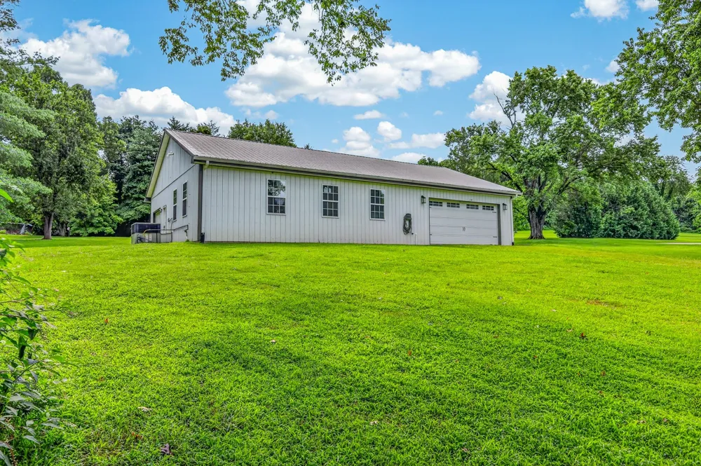 1089 Old Williamsport Pike Columbia, TN 38401