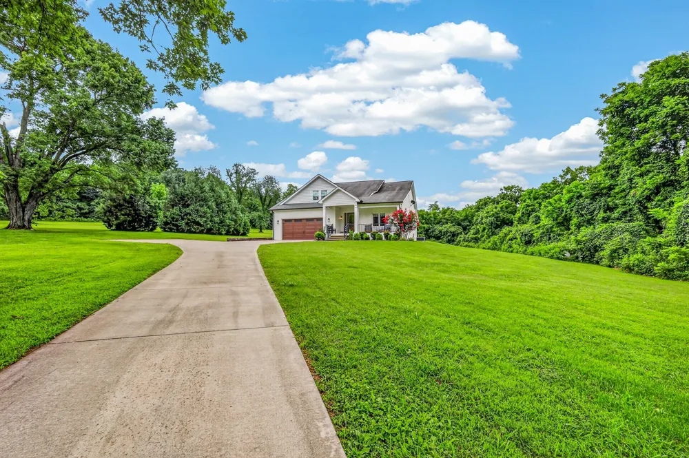 1089 Old Williamsport Pike Columbia, TN 38401