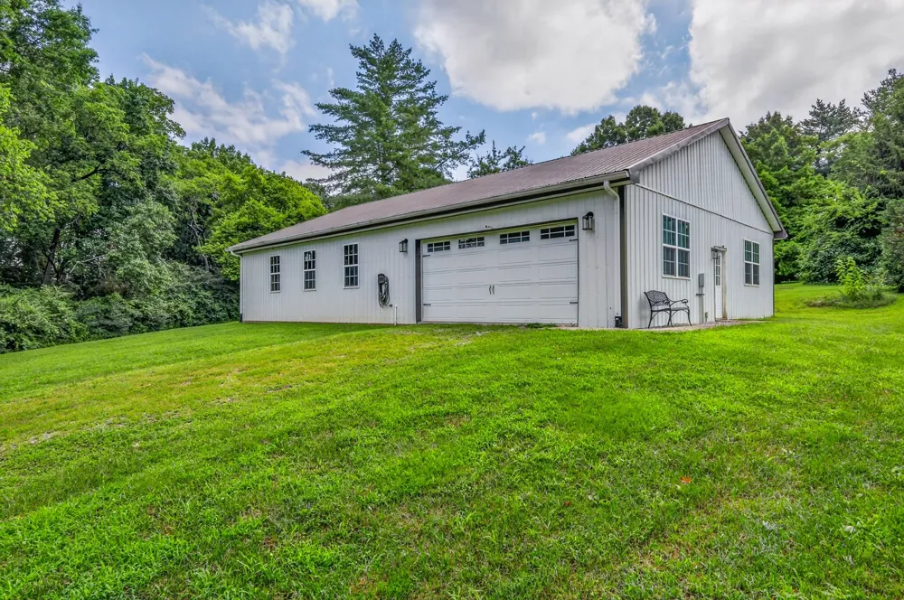 1089 Old Williamsport Pike Columbia, TN 38401