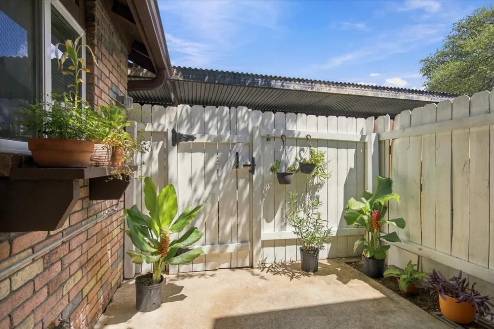 7406 Shadow Hill Drive #104 Austin, TX 78731