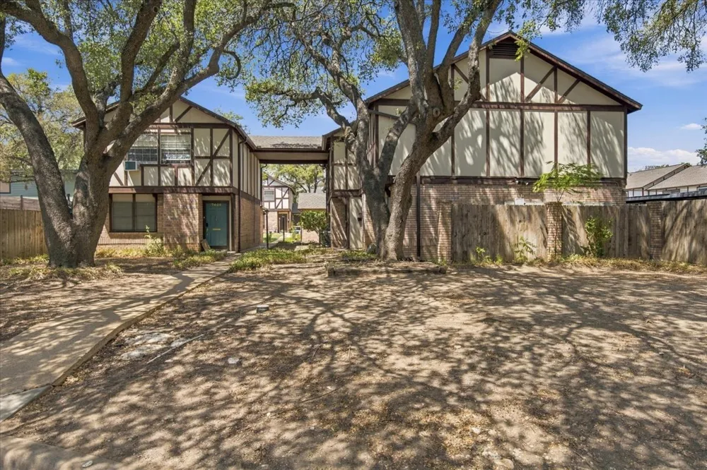 7406 Shadow Hill Drive #104 Austin, TX 78731